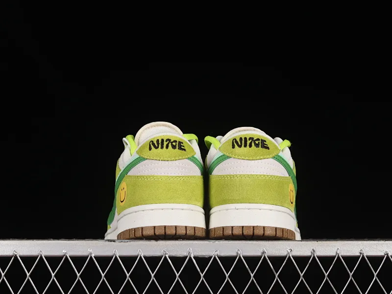 All categories Nk SB Dunk Series Nk SB Dunk Low low-top sneakers Nk SB Dunk Low "85" Green Apple Smiley SB low-top sports and leisure sneakers DO9457-122